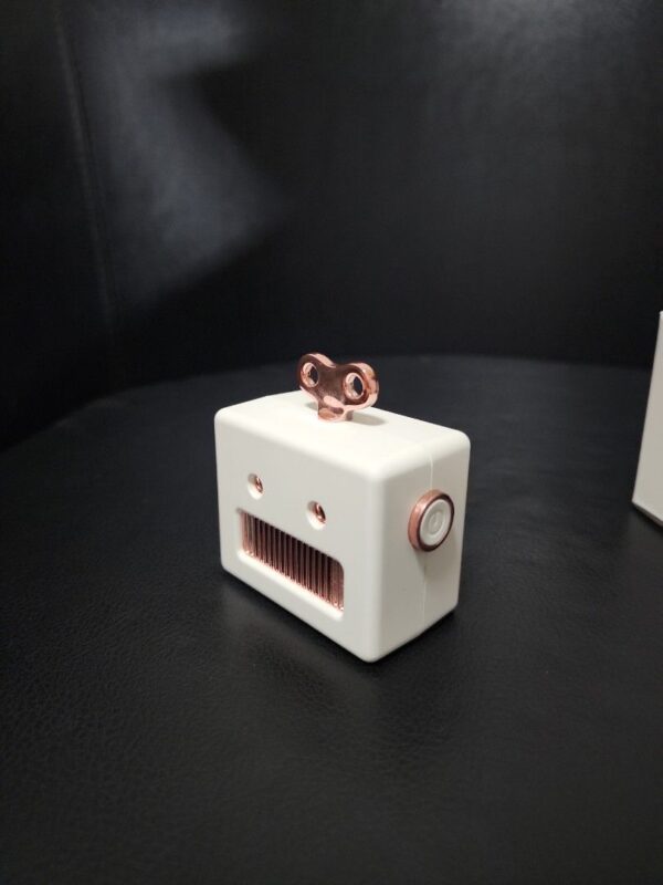 Robot bluetooth speaker