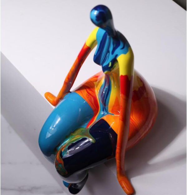 Splash lady sitting on edge