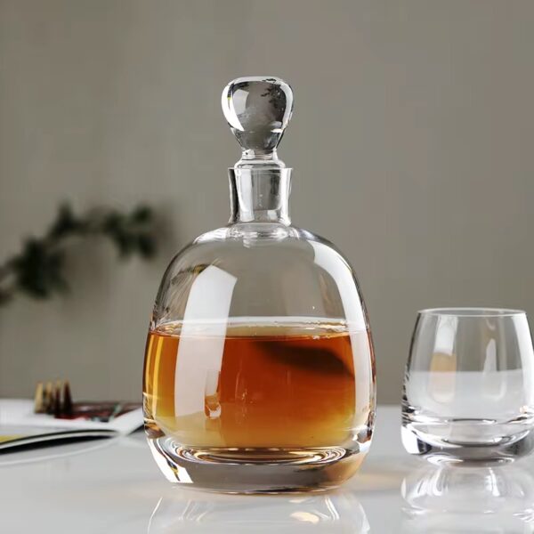 Round decanter set