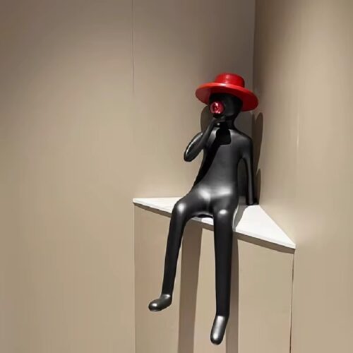 Red Hat Sitting Mam